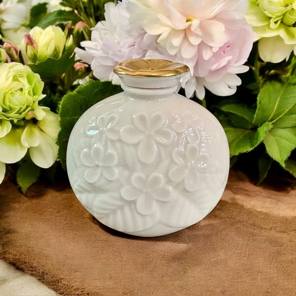 Lenox Vintage Essence Porcelain Bottle with Gold Stopper